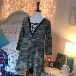 Camo low cut, V neck top